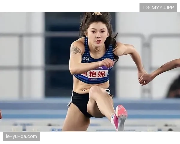 吴艳妮买了个几万块的包，一边训练一边摆拍，这日子咱想想都醉了